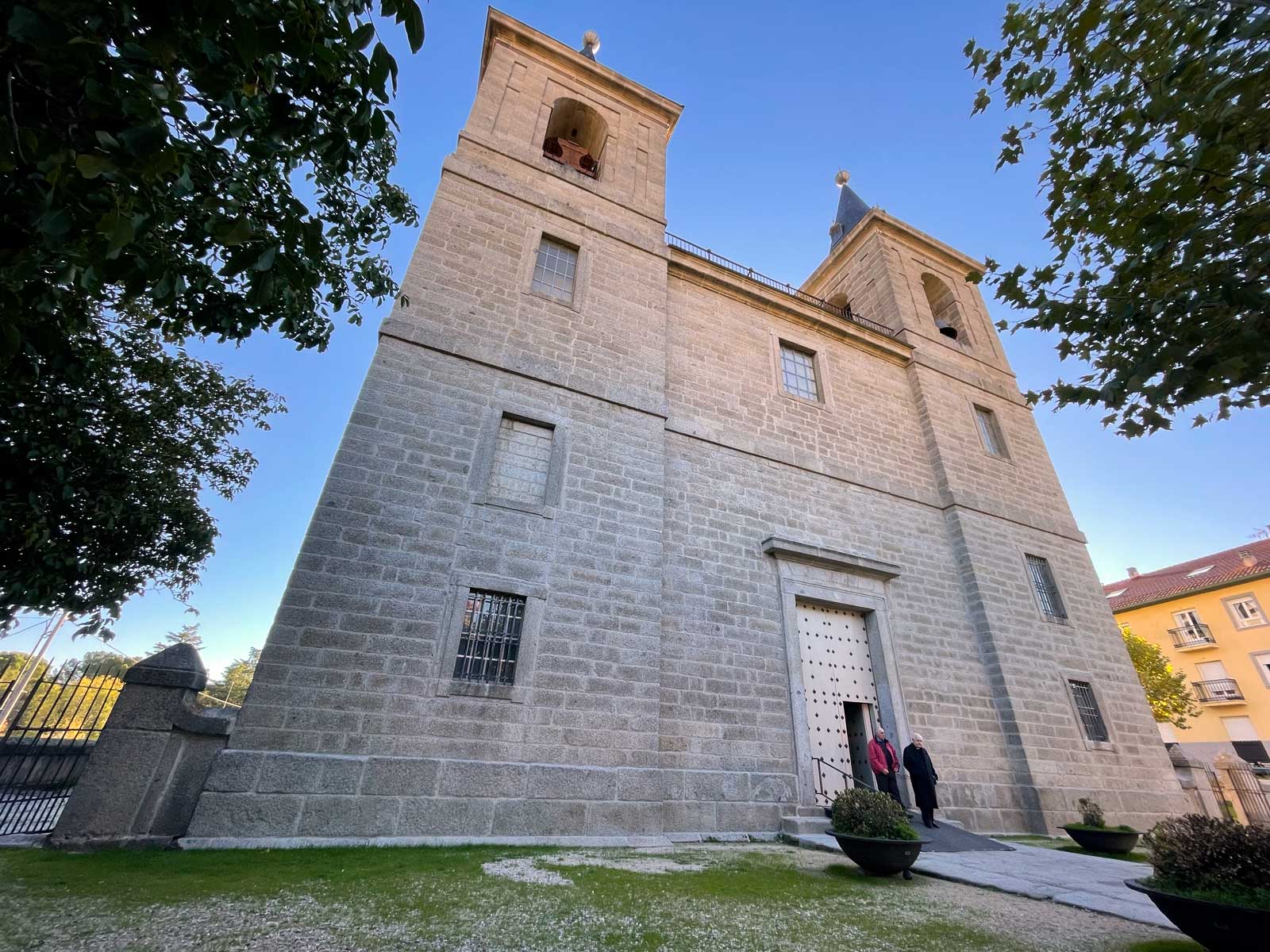 Fachada de la Iglesia de San Bernabé Apostol en El Escorial